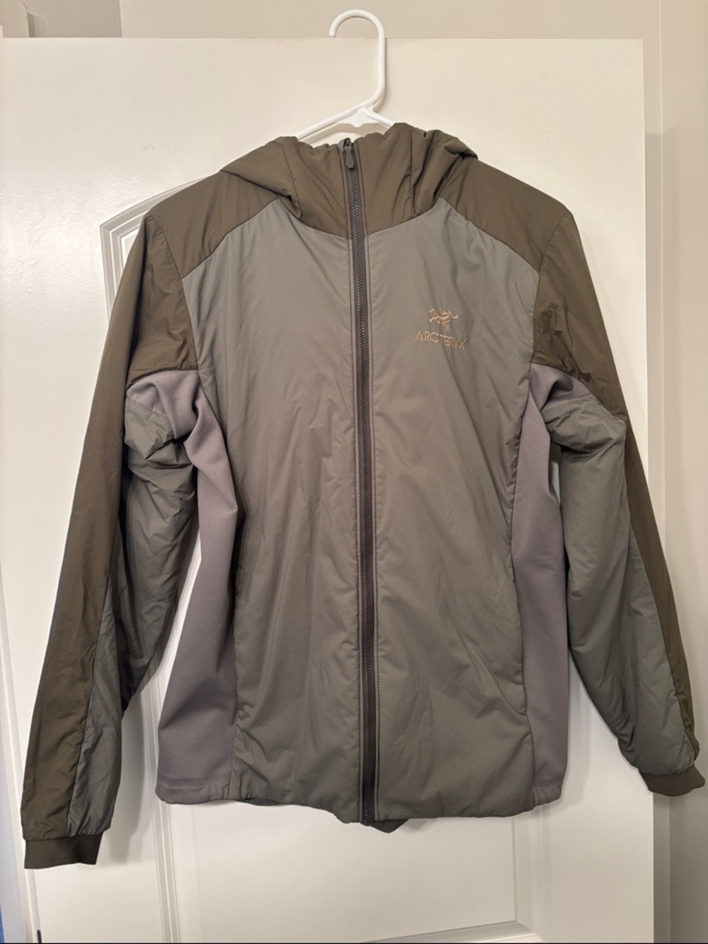 Arc'teryx Woman's Hooded Lightweight Insulated Jacket - Green And Tan